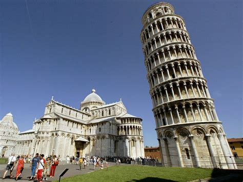 leaning tower of pisa today.